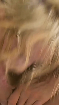 Buco di culo bagnato sexy miLF bionda scopata in tutti i buchi e sperma in bocca