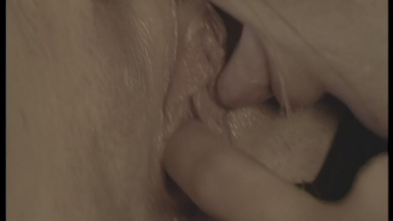 pornitaliangraffiti: Mama vitregă și fiica vitregă o lingă