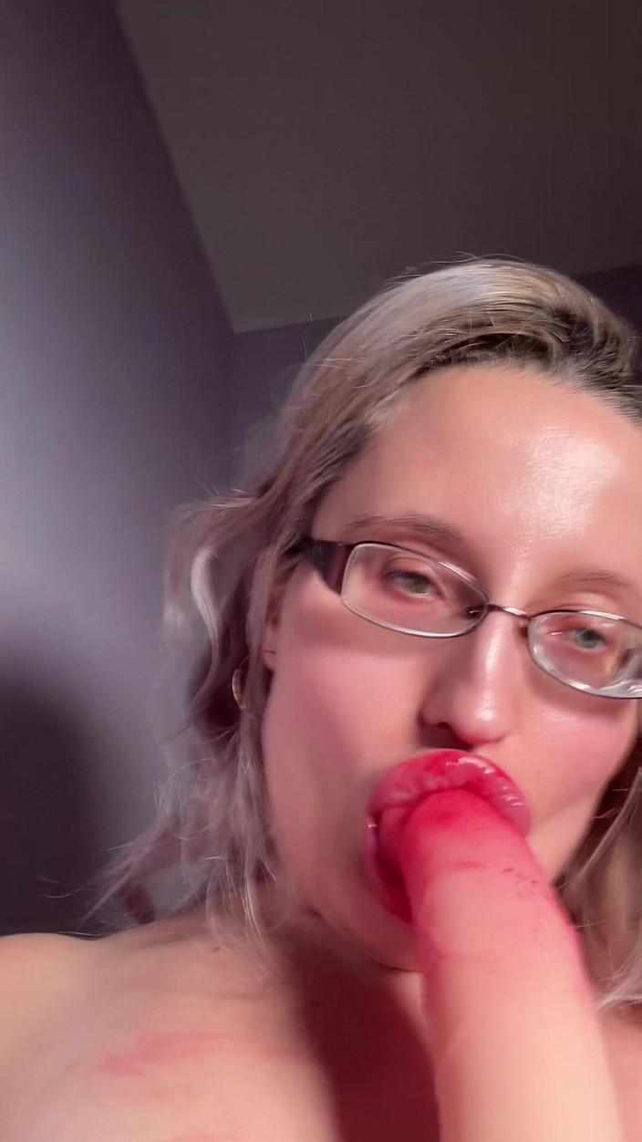 FinDom Goaldigger: Thick Eyeglsses Biglips Dildo Blowjob Lipgloss JOI
