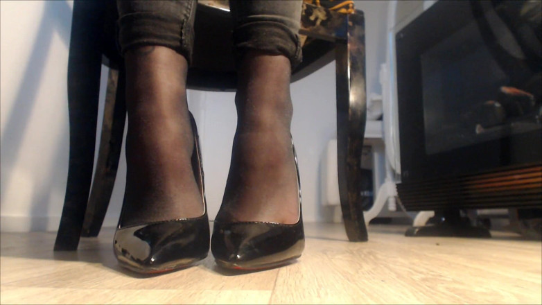 Inkeddutch: Louboutin - instrucțiuni de masturbare