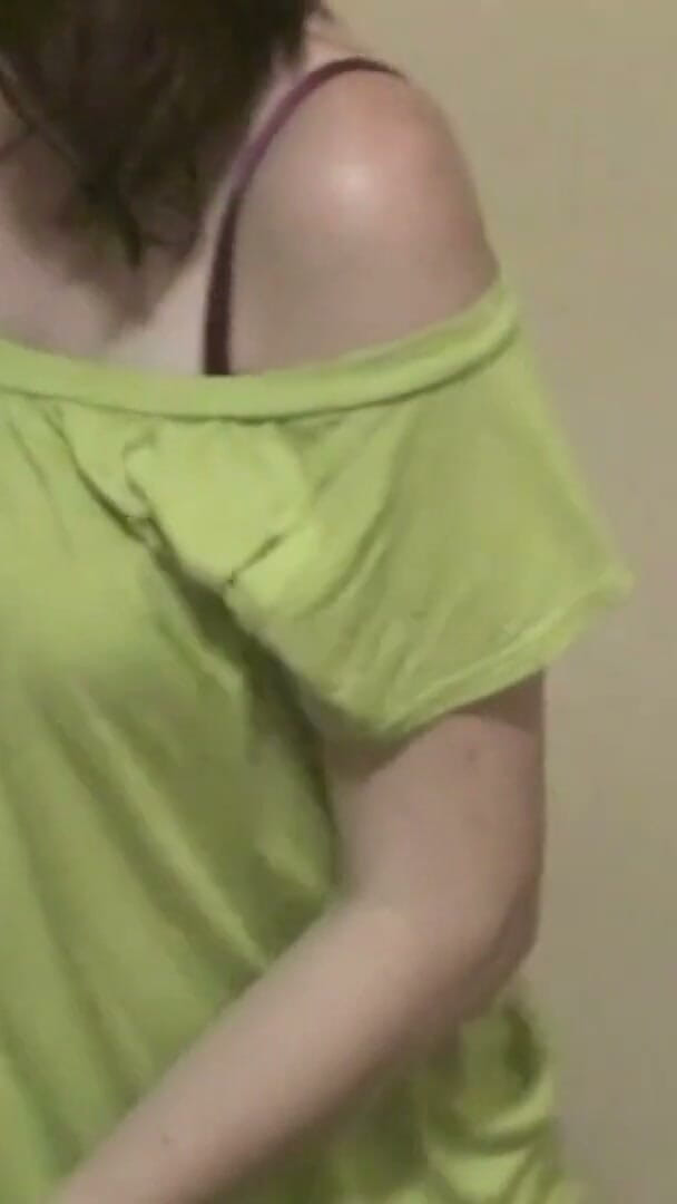 Adult Video Library: chhote stan is laal baalon vaali dekho ko poora kar...