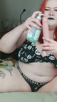Twój kutas jest tak mały, że domme Venus Aurea musi używać dildo, aby się cieszyć