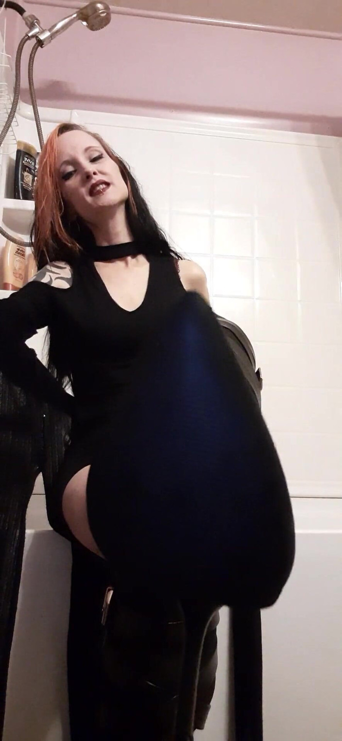 PandoraSG: Použitá a mokrá dildo hračka pro otroka