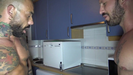 PRIVATE CLUB BIG COCK FUCKERS: Max Duran fodida duro por Juan Jo em kitchenb