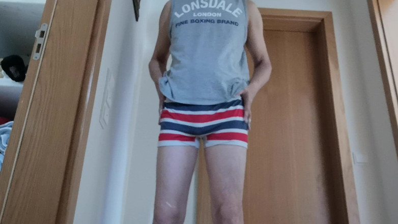 Rafael Torreano: Cewek hot ini bugil dan muncrat di kantor 1/2