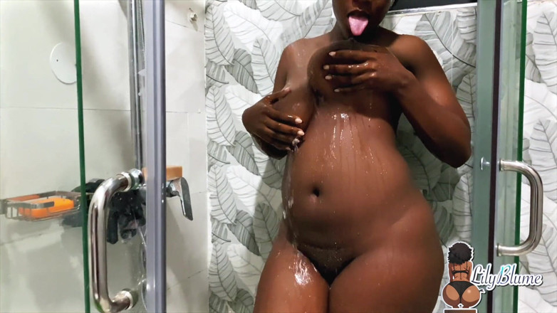 Afrocummy: 見知らぬ人が見ている間に病院オナニーと手コキ絶頂