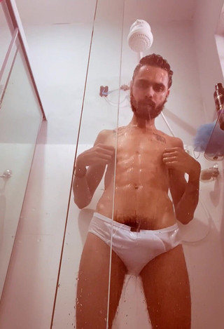 arabeputo: V tomhle vedru není nic lepšího než se sprchovat.