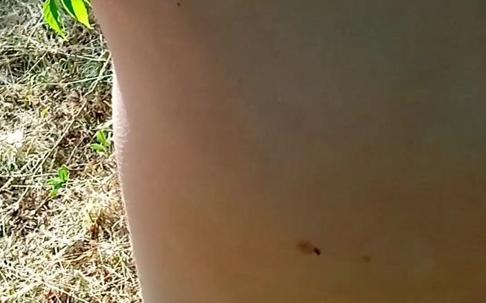 Deepthroat260: Băiat gol plimbare în pădure
