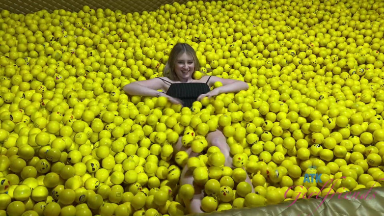 ATK Fans (Girlfriends): Melody's obsessie met ballen