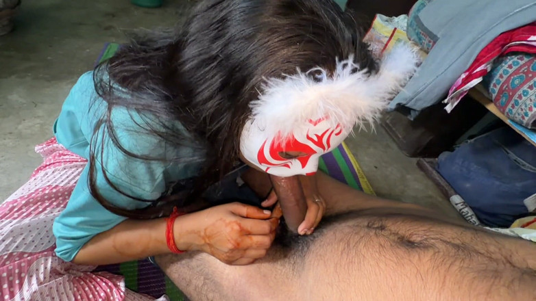 AKXpro: bahan ki saheli aaee bahan se milaane men room par...
