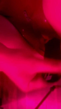 Hard neuken op een BDSM-schommel in latex
