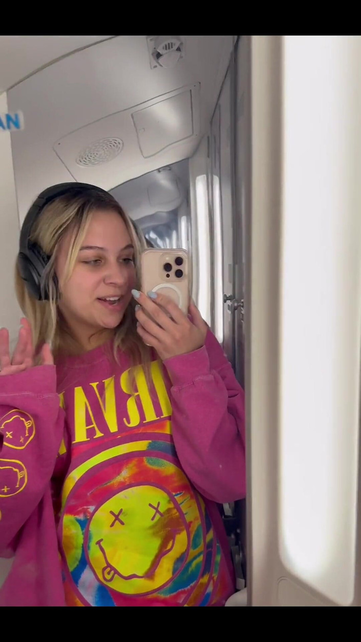 Tiffstreatsxoxo: Mijando no ar