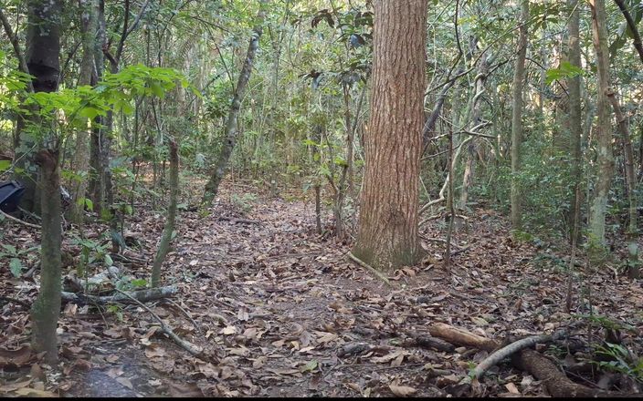 Victor SweetCoupleStories: Orang asing ngentot aku di hutan