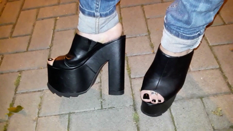 Heelex: Sexy Mules