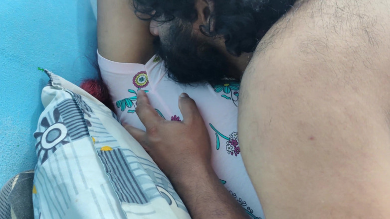 Vaigavarun45: 乳房亲吻与肚脐舔