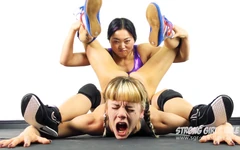 Sgr0205 Japanse pro-stijl catfight - meesteres Amrita vs mevrouw F rang