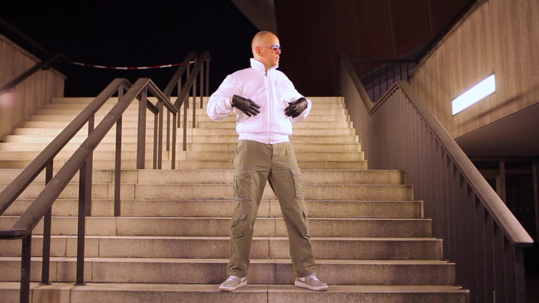 GERMANE_XL: White alpha hunk Berlin 8