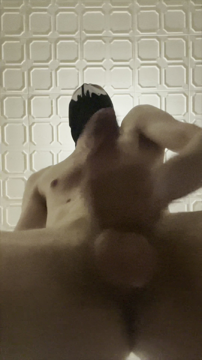 Johnny69227: Polla caliente de 7 pulgadas (18 cm) propiedad de una twink delgada...