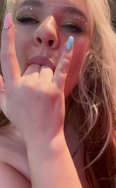 Anja Amelia: Noch ein video vor dem squirt-shooting, ich war so geil!