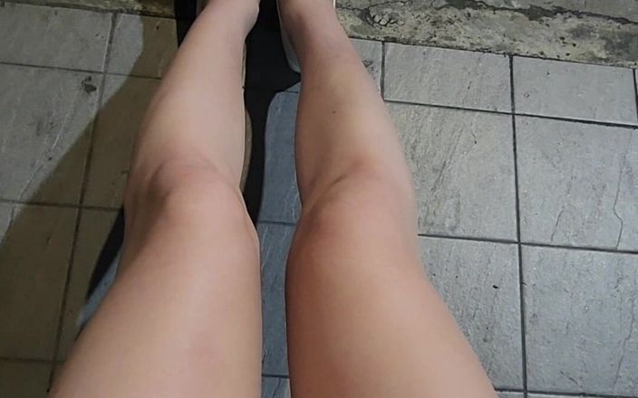 Taiwancdgirl: Mi sono bagnato all'aperto la biancheria intima.