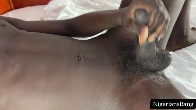 NigeriansBang G XXX: Un hétéro sexy caresse sa grosse bite