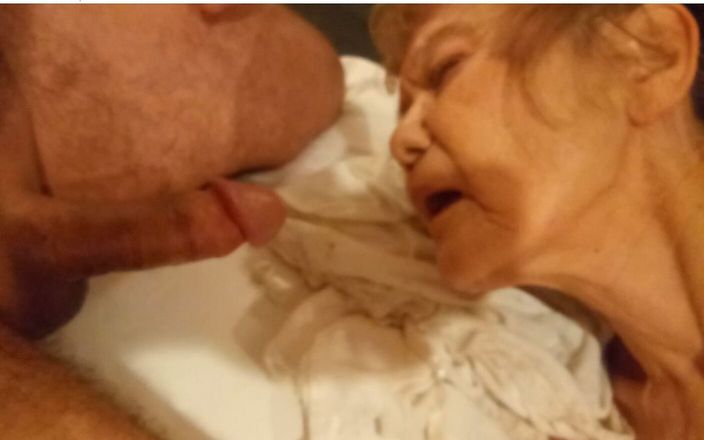 Cock Sucking Granny: Bà già muốn bú cu mãi mãi