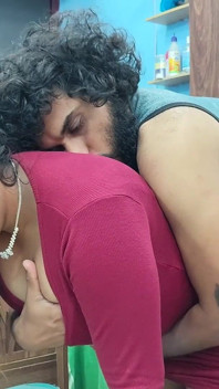 Romance quente com beijo no cu e lambida nas coxas