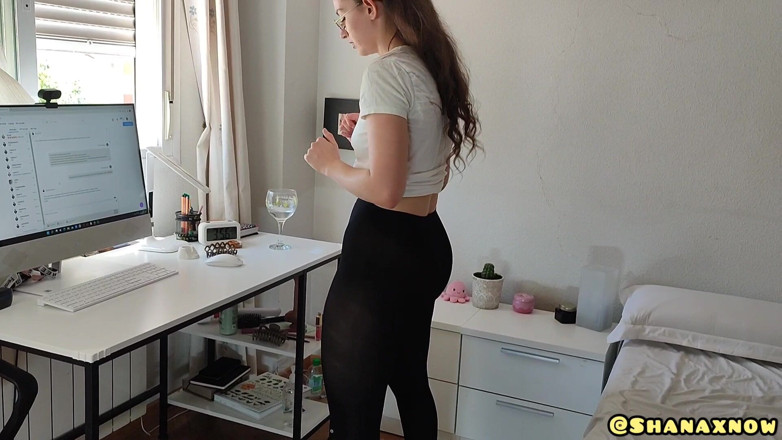 Shanaxnow: Fitness Girl Squatting and Suck My Dick