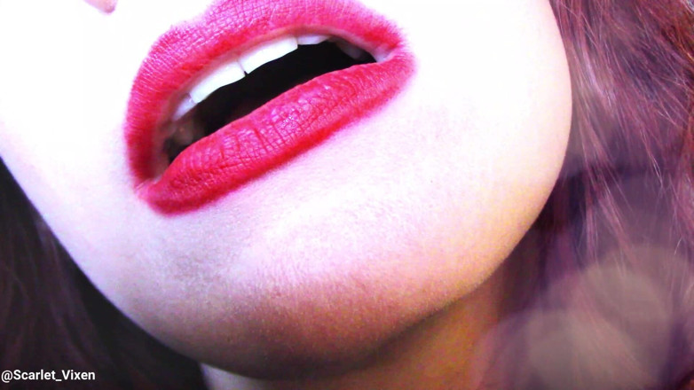 Scarlet Vixen: Poison ivy की प्यारी और चुंबन
