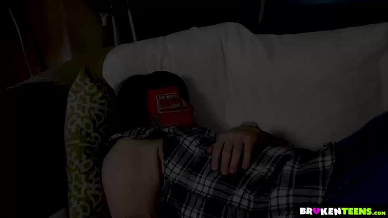 Broken teens: Zlomené teenagerky - Lisey Sweet 4. července šukání zadku s nevlastním otcem