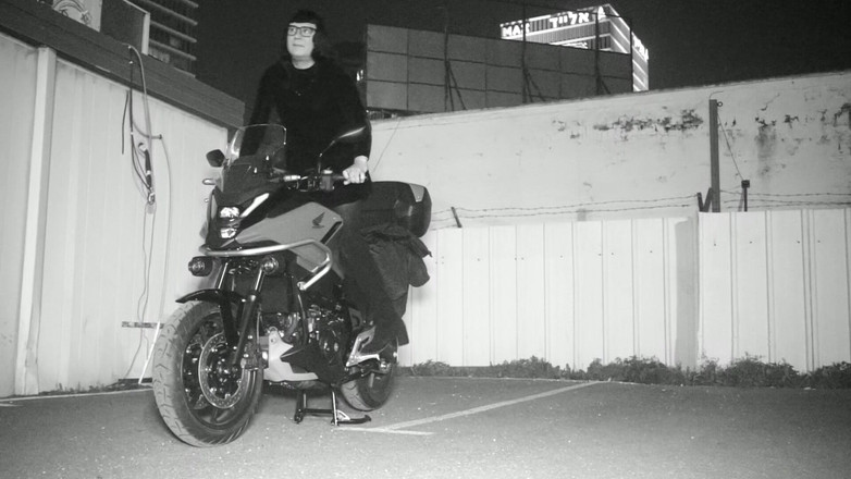 Voyager: O doamnă uimitoare a prezentat motocicleta