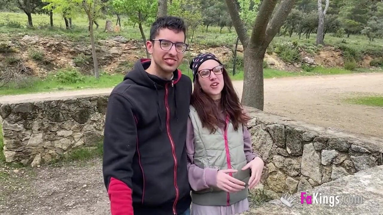 FAKings: 젖탱이를 빠는 시골 소녀 Diana와 Cristian의 야외 경험!