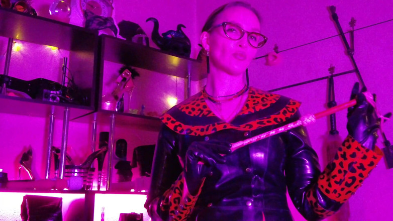 Eva Latexxx: Tacchi fetish di gomma rossa dominatrice in lattice lattice Fetish...