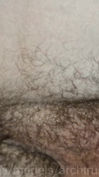 Se escabulló de una chica para follar con un chico en secreto de ella, ya que ama las pollas grandes y el semen!