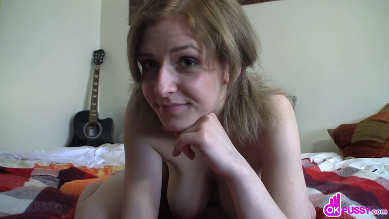 European Classics: Sweet teenage chick satisfying herself
