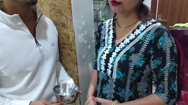 Hornycouple149: Ho lasciato il Bhabhi del vicino con grandi seni, con...