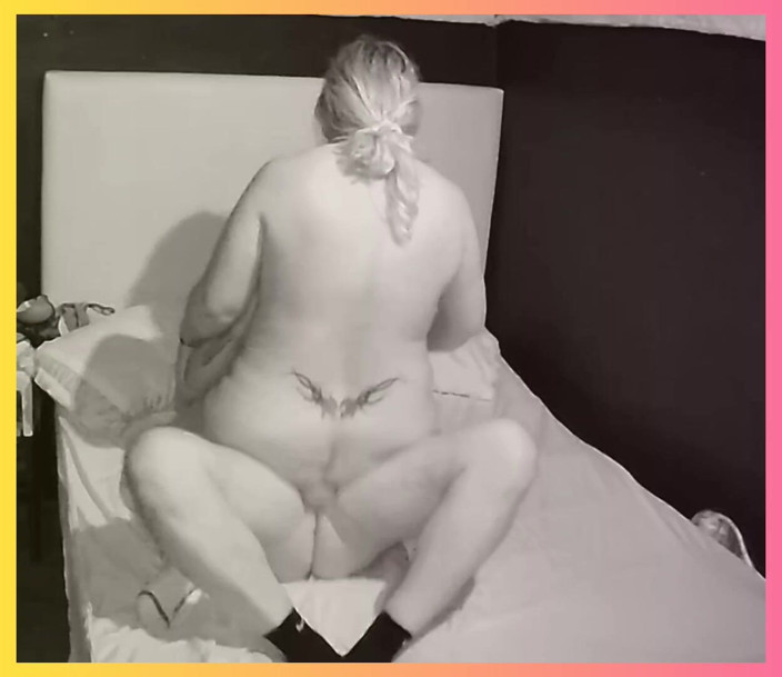puchis: Ma voisine entre dans ma chambre et me demande de...