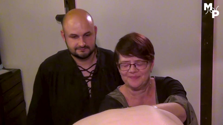 Schwester Sandra: Maîtresse Sandra et Marcus Pollack fistent leur esclave bi