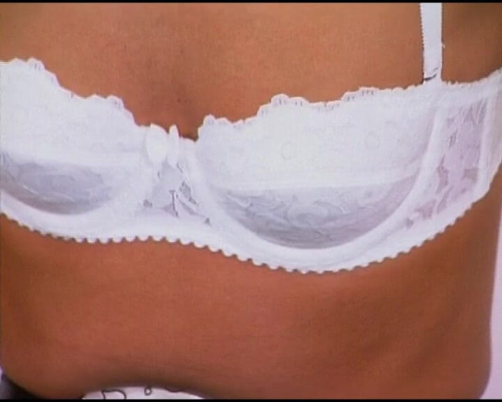 Deutsche Damen: A esta nena alemana con coño peludo le gusta jugar...