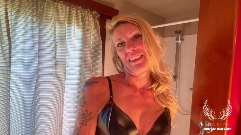 Mianins: GILF POV Deepthroat &amp; Swallow, Begs for Golden Shower End