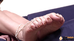 Foot Fetish HD: Chiara Cavigliera si miluje hrát s nohama