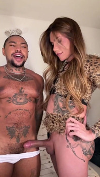 Polla trans rubia extra grande folla a Ftm hasta que se ensancha y luego se corre en su cara