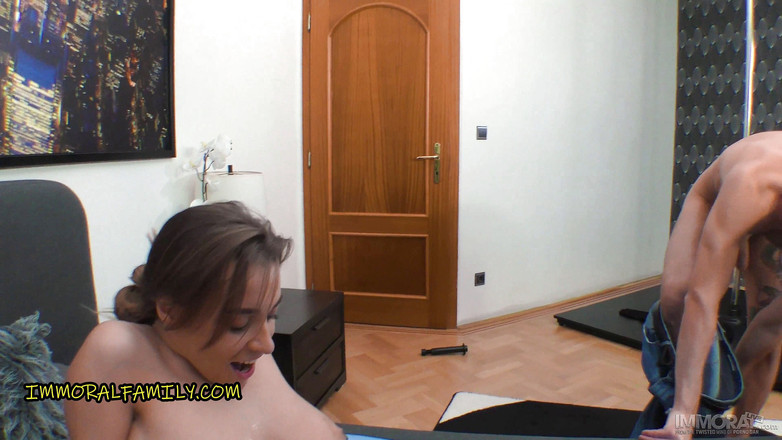 Immoral Family: Josephine jackson ngentot abang tirinya yang bodoh sampai dicrot di...