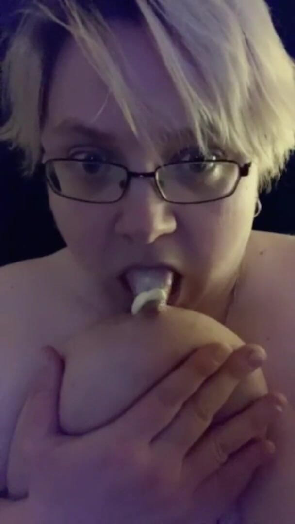 Real homemade BBW BBC porn: Bbwbootyful lutscht meine harten nippel und hämmert meine haarige, fette...