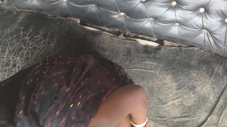 Sexyrani327: Desi Bhabhi Z sąsiedztwa zamiatał nago i poszedł i pieprzył