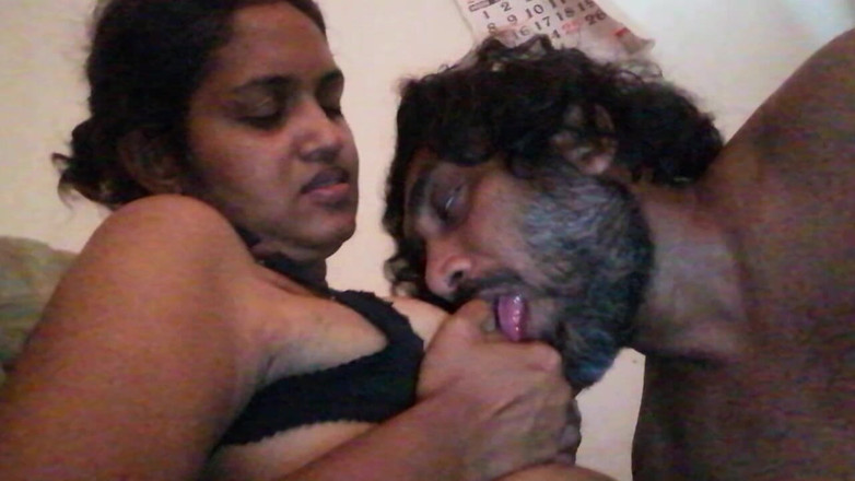 Tina Baby: Škádlení nafouknutých bradavek mé tetičky