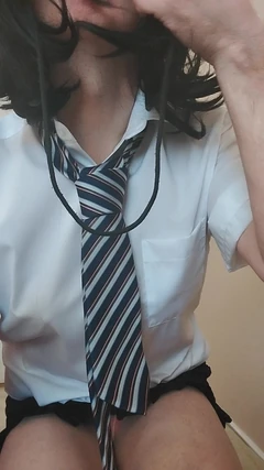 उत्तेजित छात्र cindy केला चूसती है और खिलौना चोदती है