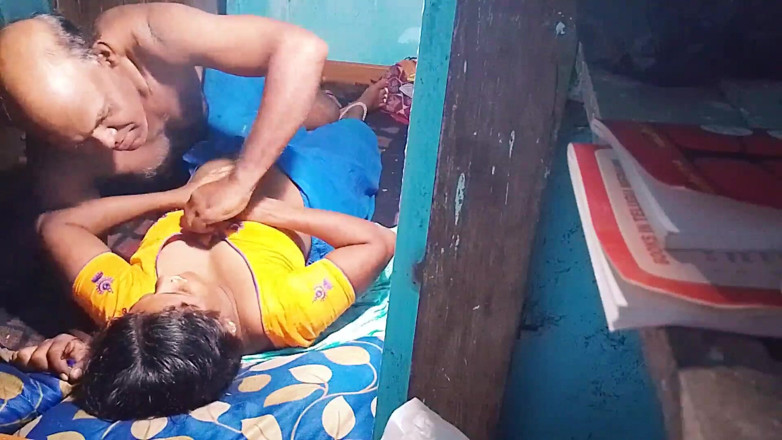 Desi palace: První sexuální zkušenost desi služky