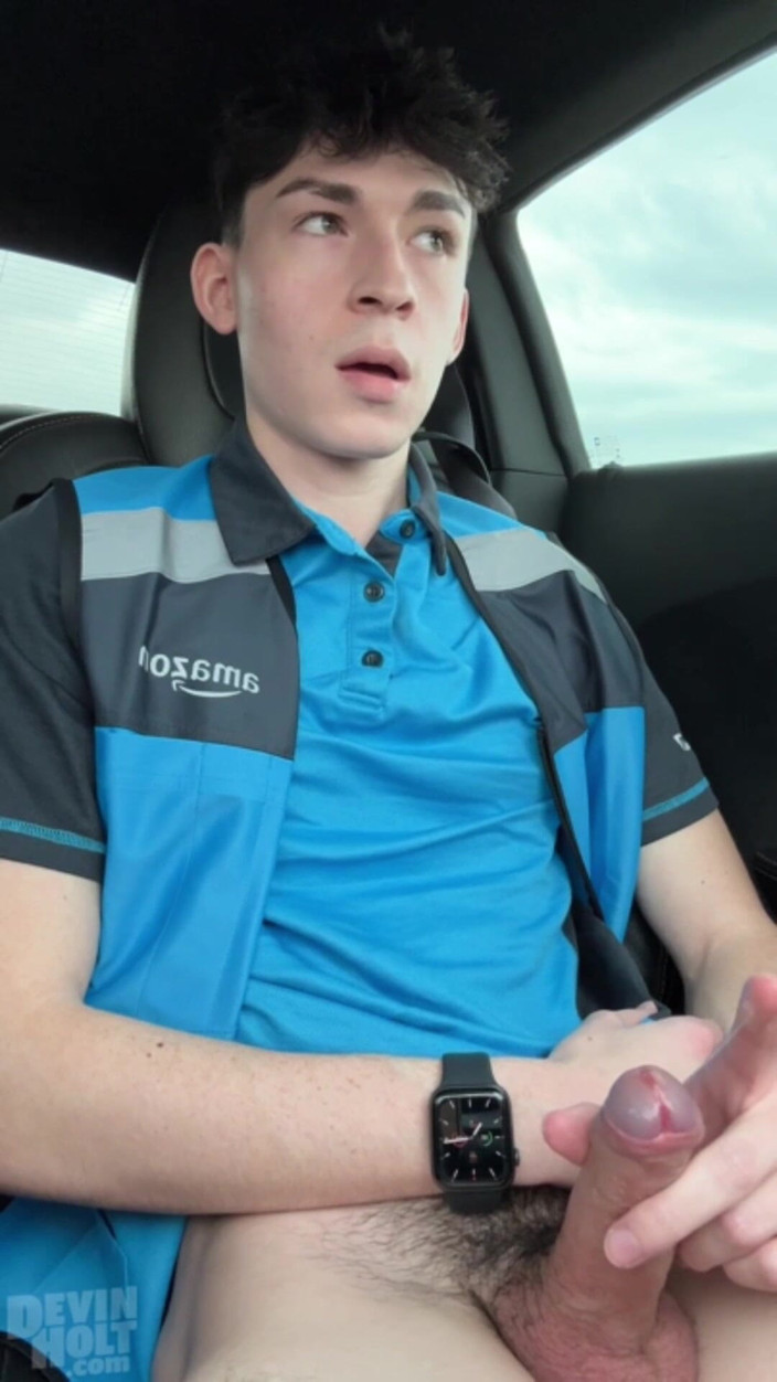 The Show Studio: Masturbasi Di Hari Kerja