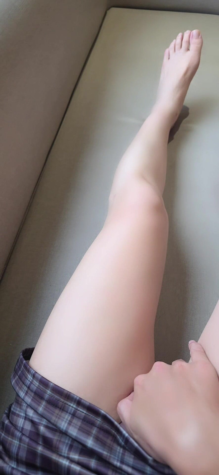 Taiwancdgirl: Shemale Ting Xuan Masturbates by the Window in Her Room.